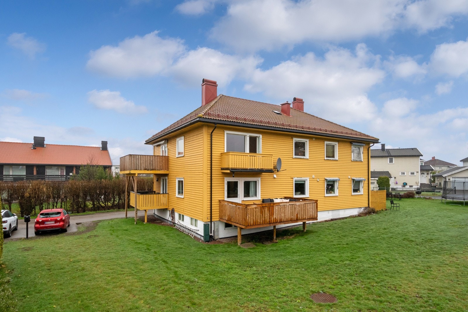 Eiendommen ligger i et barnevennlig og sentralt boligområde mellom Kaldnes og Teie i Tønsberg kommune. Galleribilde