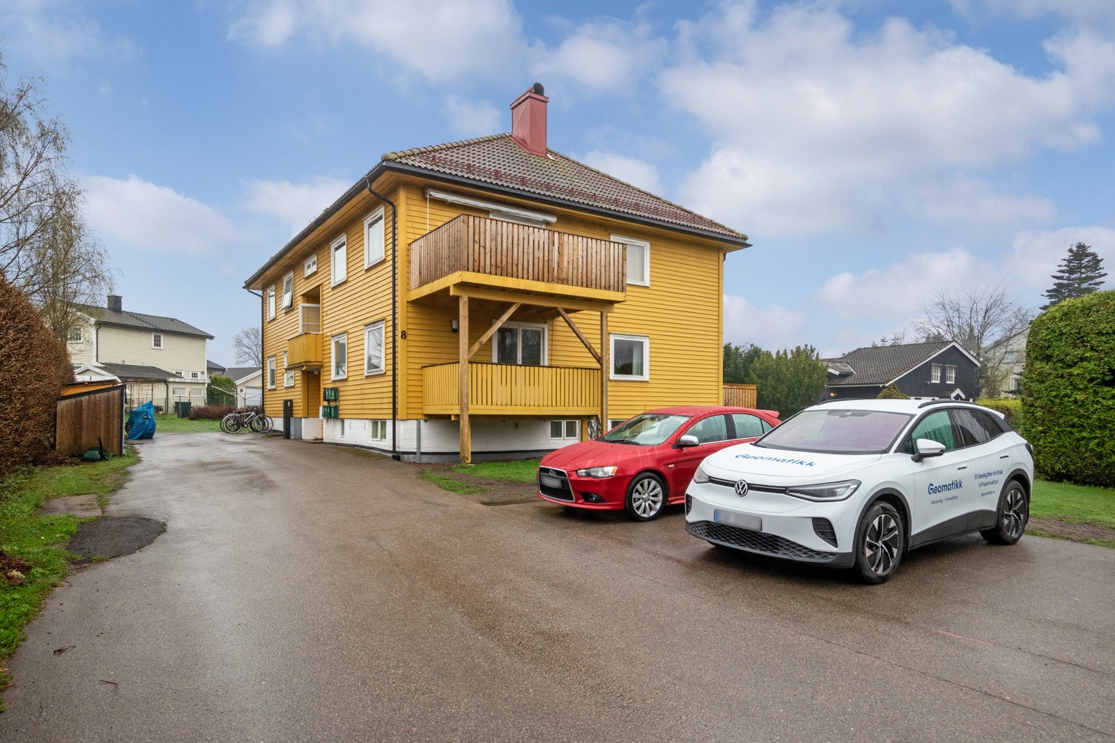 Borettslaget har noen P-plasser på borettslagets eiendom. Disse plassene er ikke faste, og kan ikke leies. Galleribilde