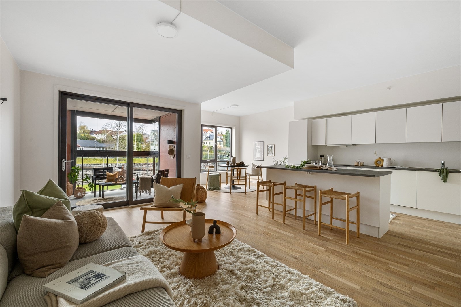 Velkommen til Apeltunvegen 2F - Presentert av Jan Kristoffer Sletteland v/Eiendomsmegler Vest. Galleribilde