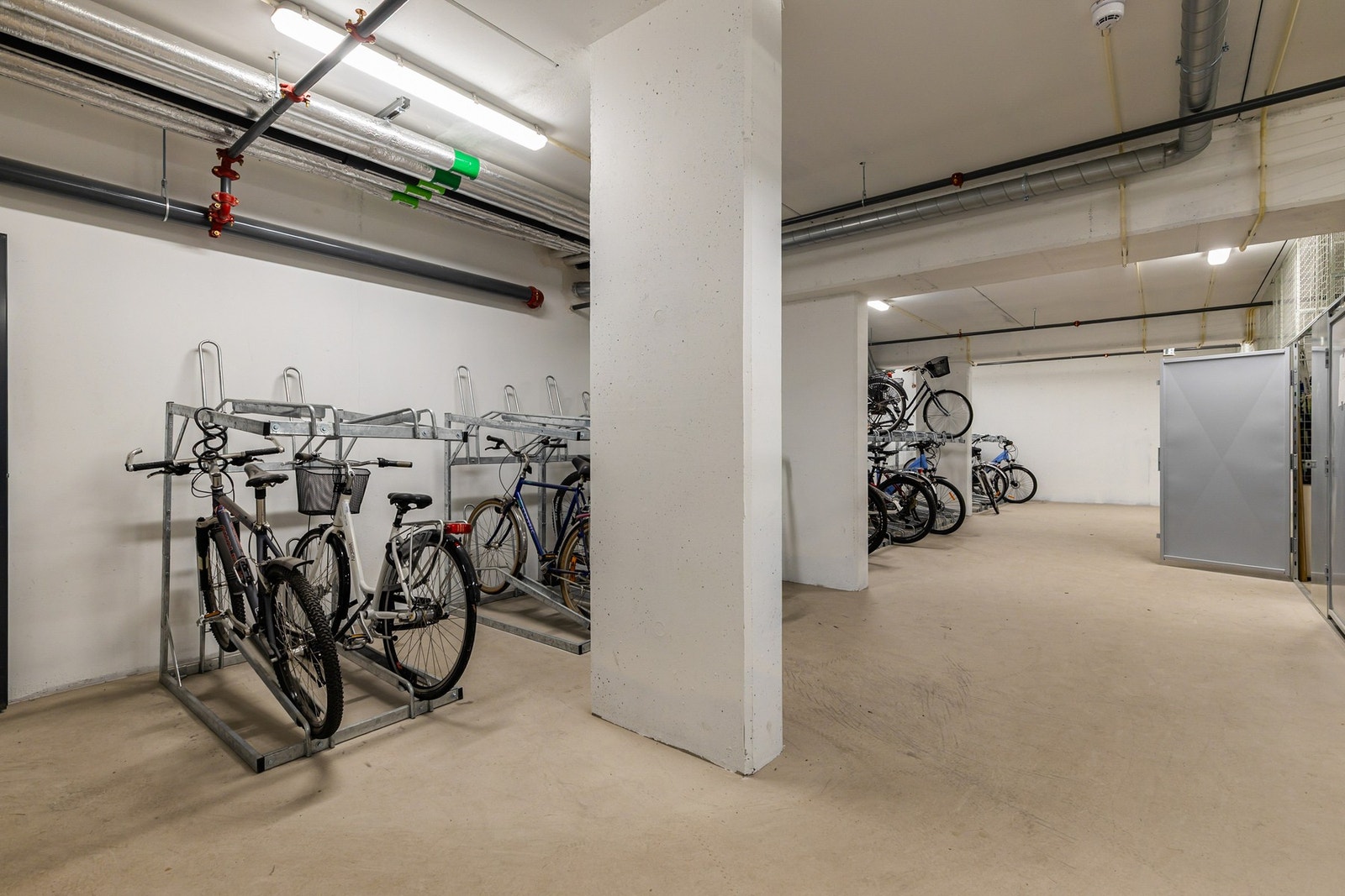 Felles sykkelbod i kjeller Galleribilde