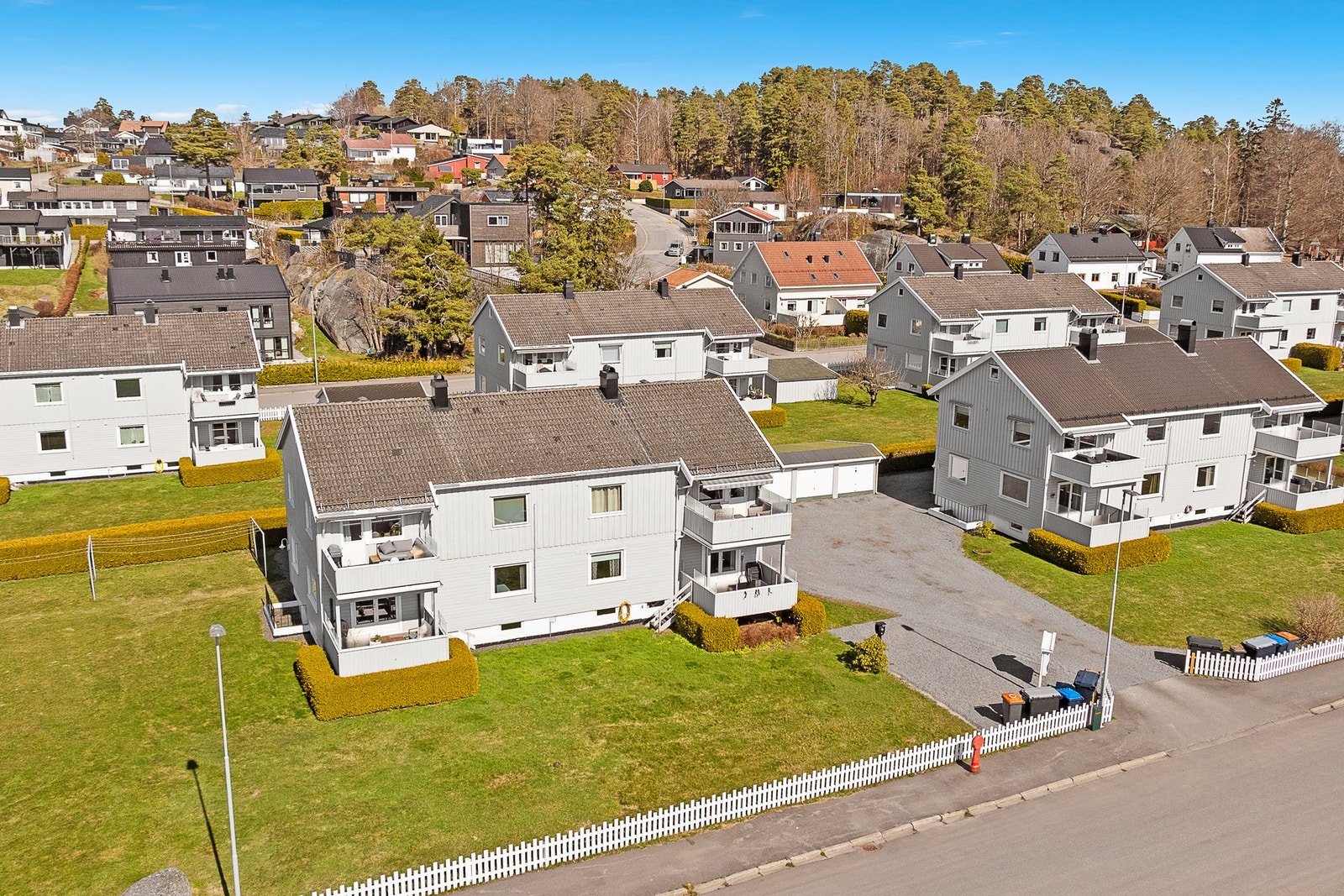 Her bor du i et rolig og attraktivt boligområde med kort vei til sentrum. Galleribilde