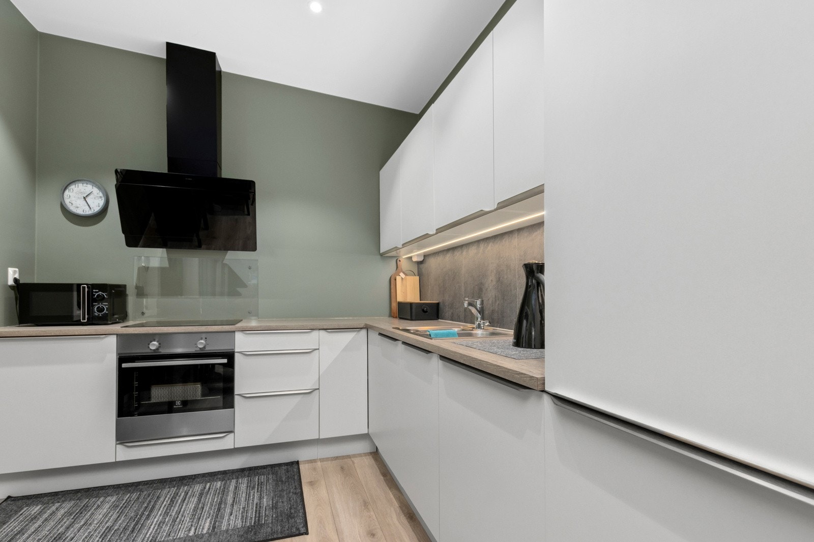 Tidløst kjøkken med integrerte hvitevarer Galleribilde