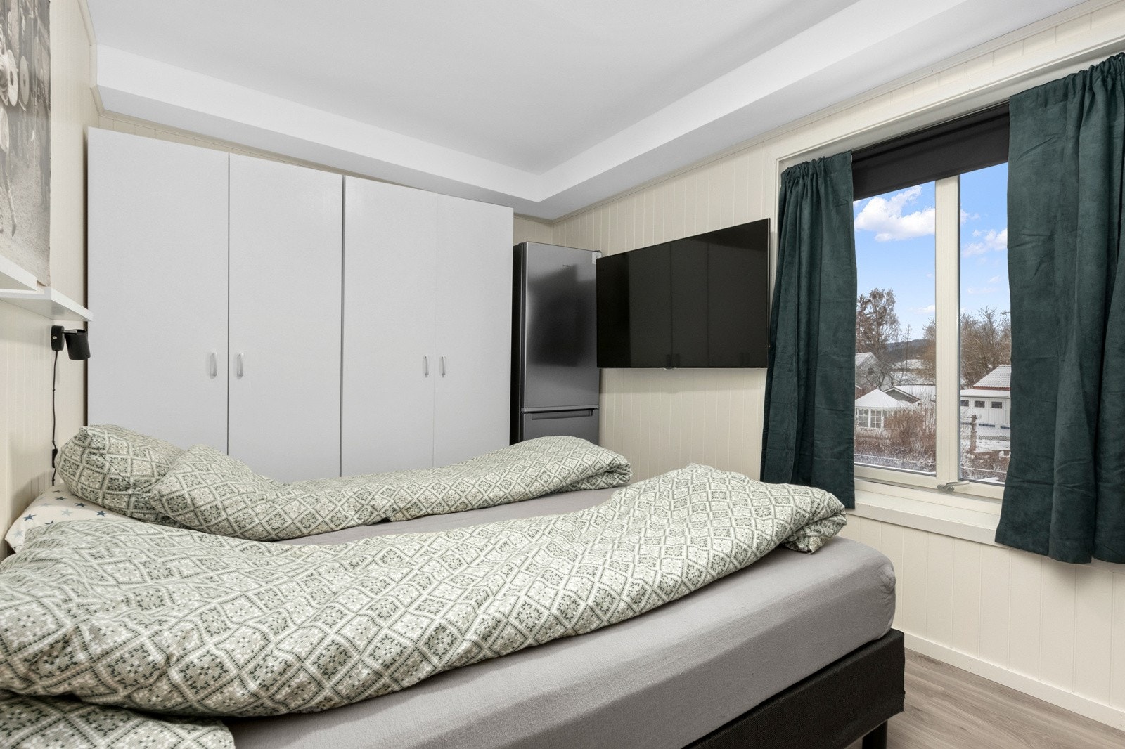 Soverom med garderobe Galleribilde