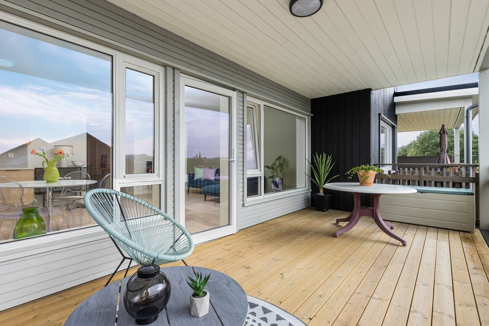 Veranda er på ca. 18,5 kvm. Galleribilde