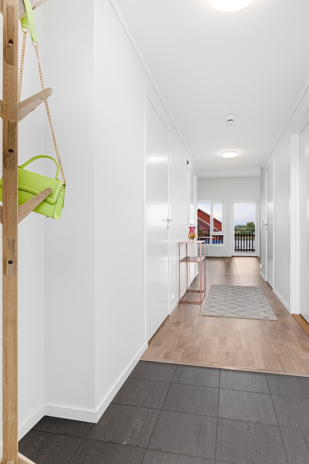 Inngangsparti har plass for ytterkær og sko. Galleribilde
