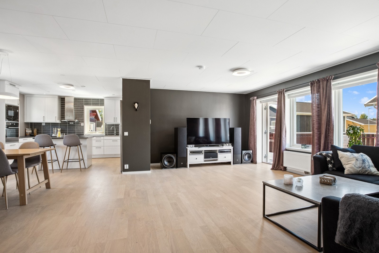 Boligen har vannbåren varme til radiatorer via varmesentral Galleribilde