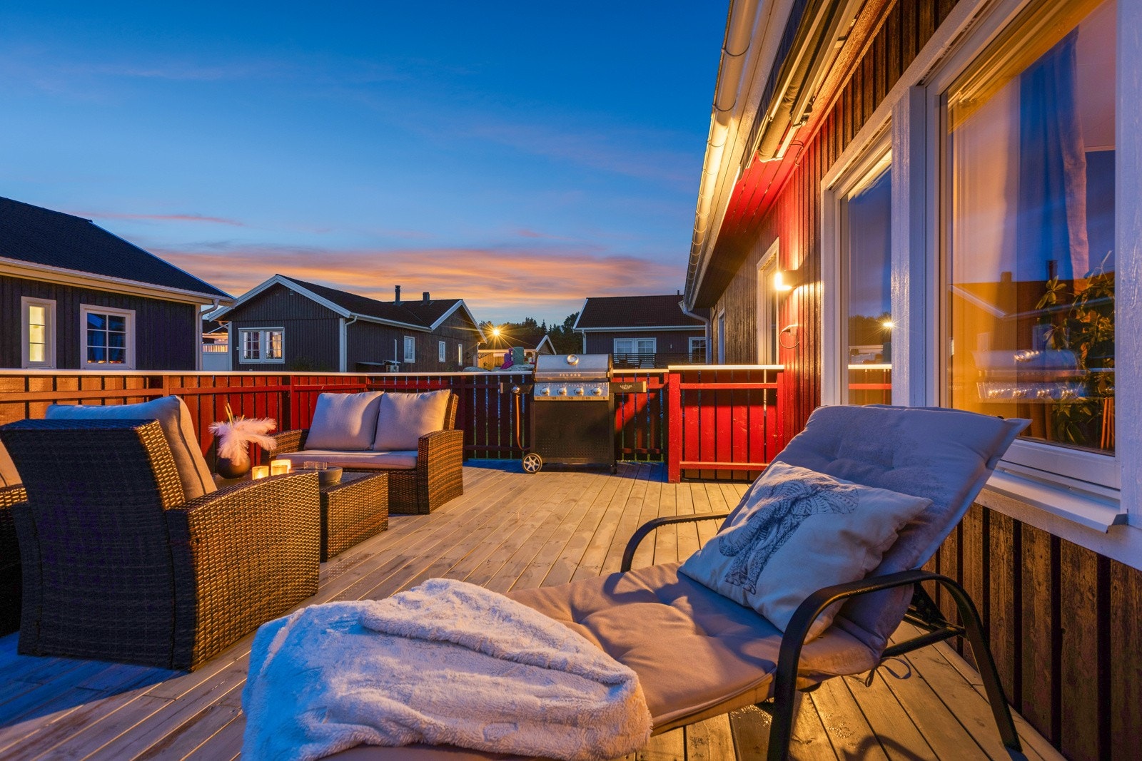 Kveldsstemning på terrassen. Galleribilde