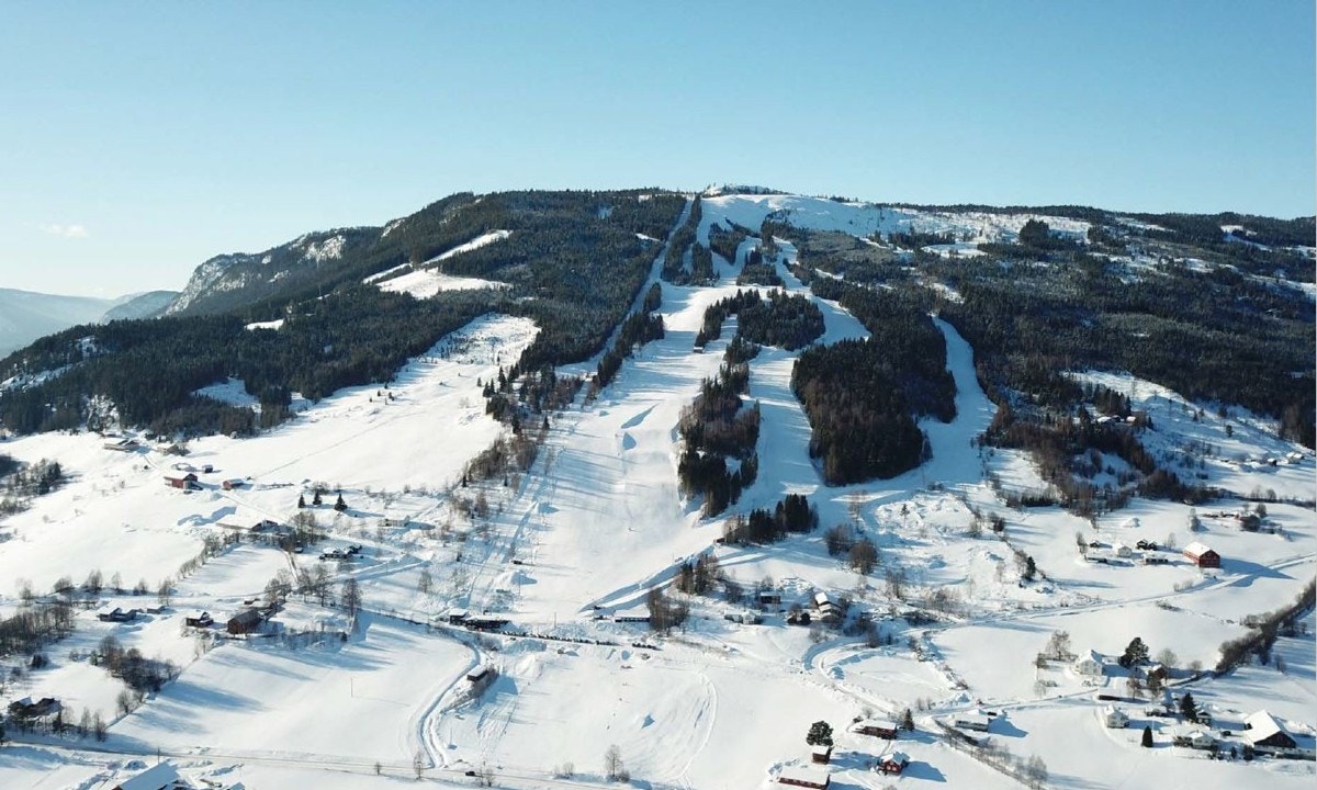 Skagahøgdi Skisenter har nedfarter og tilbud for hele familien Galleribilde