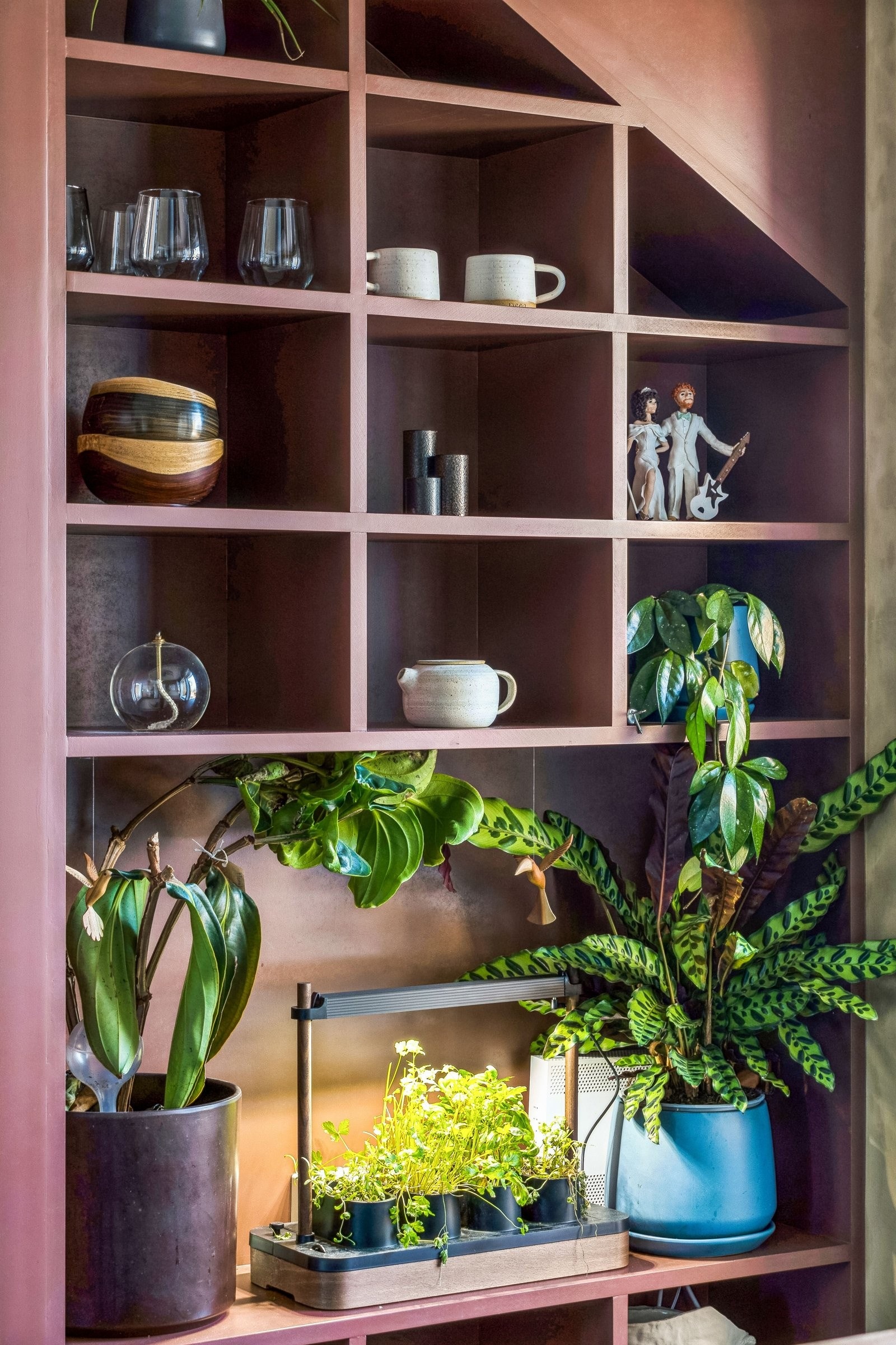 Plassbygd bokhylle i spisestue Galleribilde