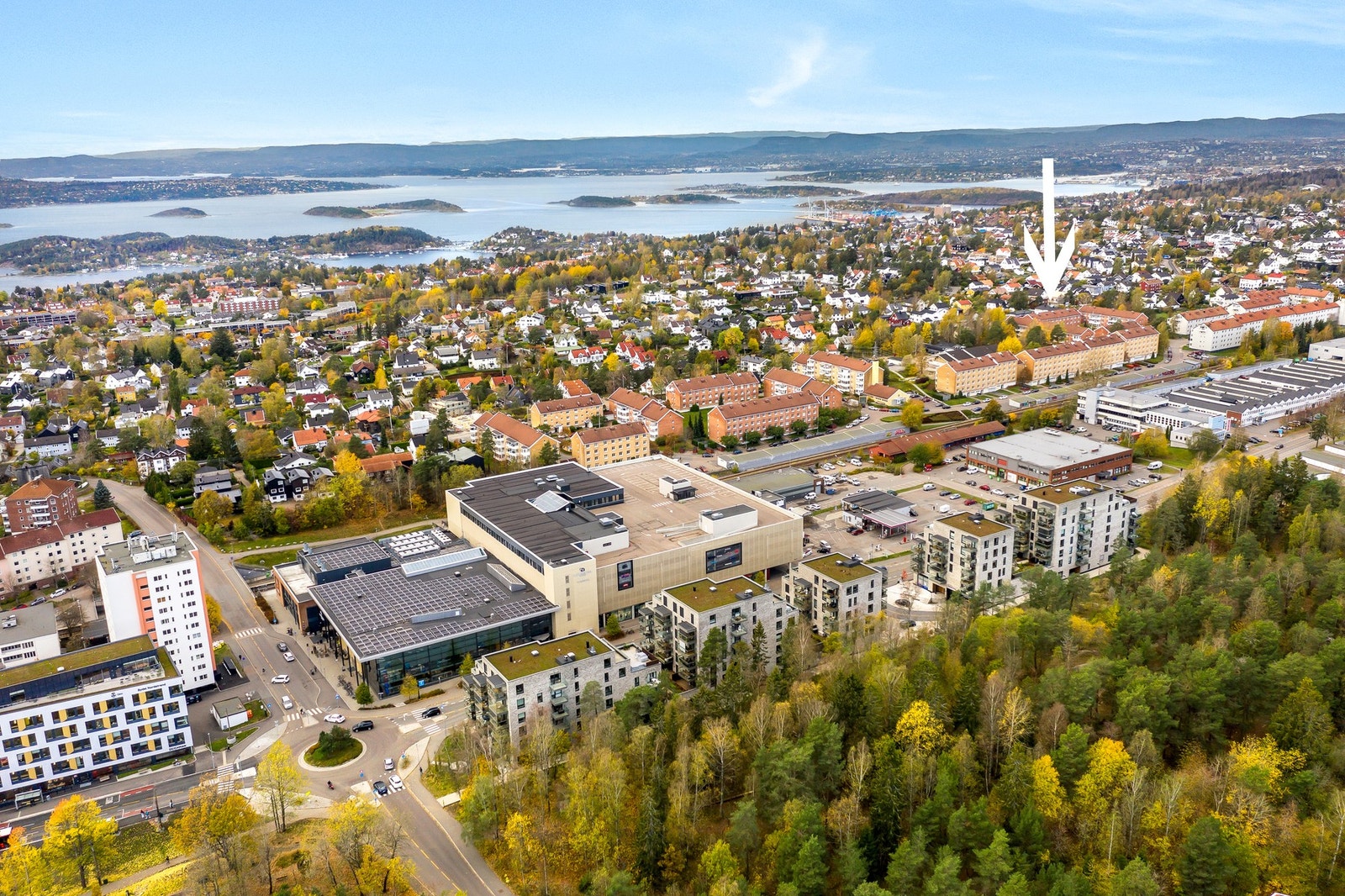 Radarveien 33 har en svært populær og rolig beliggenhet med nærhet til "alt". Galleribilde