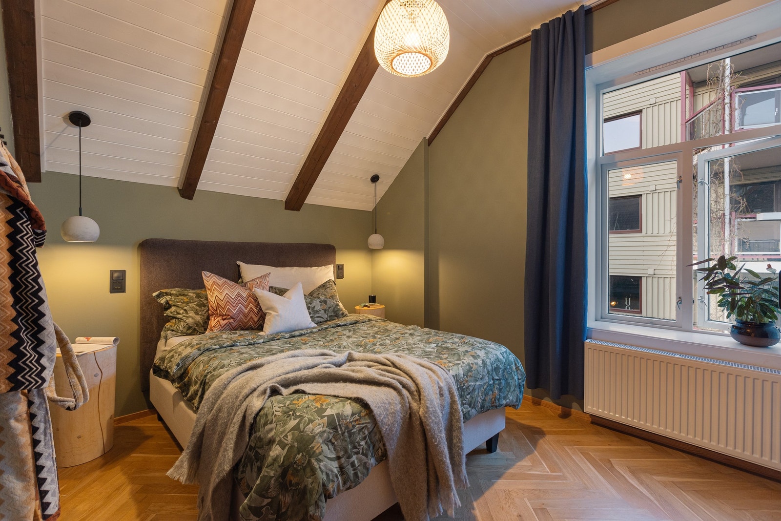 Soverommet er av god størrelse med plass til dobbeltseng og garderobeløsning. Galleribilde