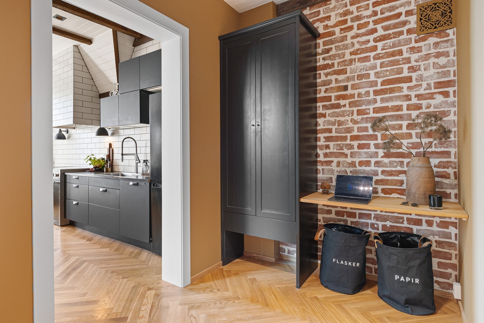 Kjøkken og gang Galleribilde