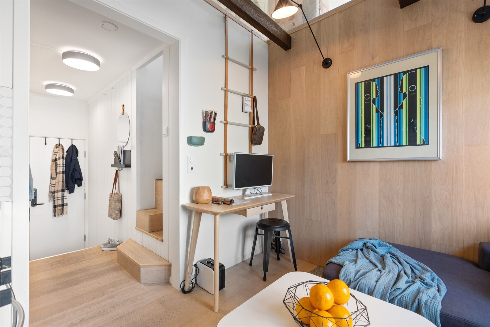 Entré og trapp opp til sovealkove. Galleribilde