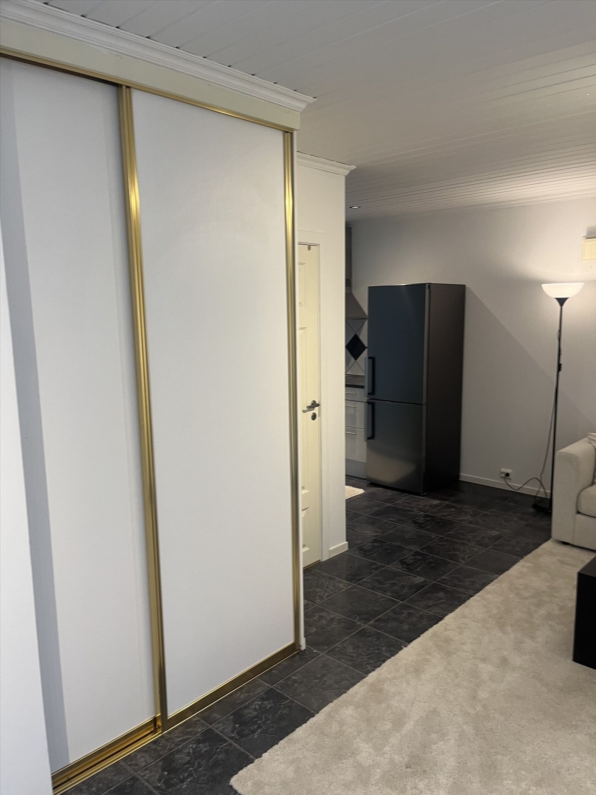 Innredet rom i hybel underetasje (ikke godkjent for varig opphold) Galleribilde