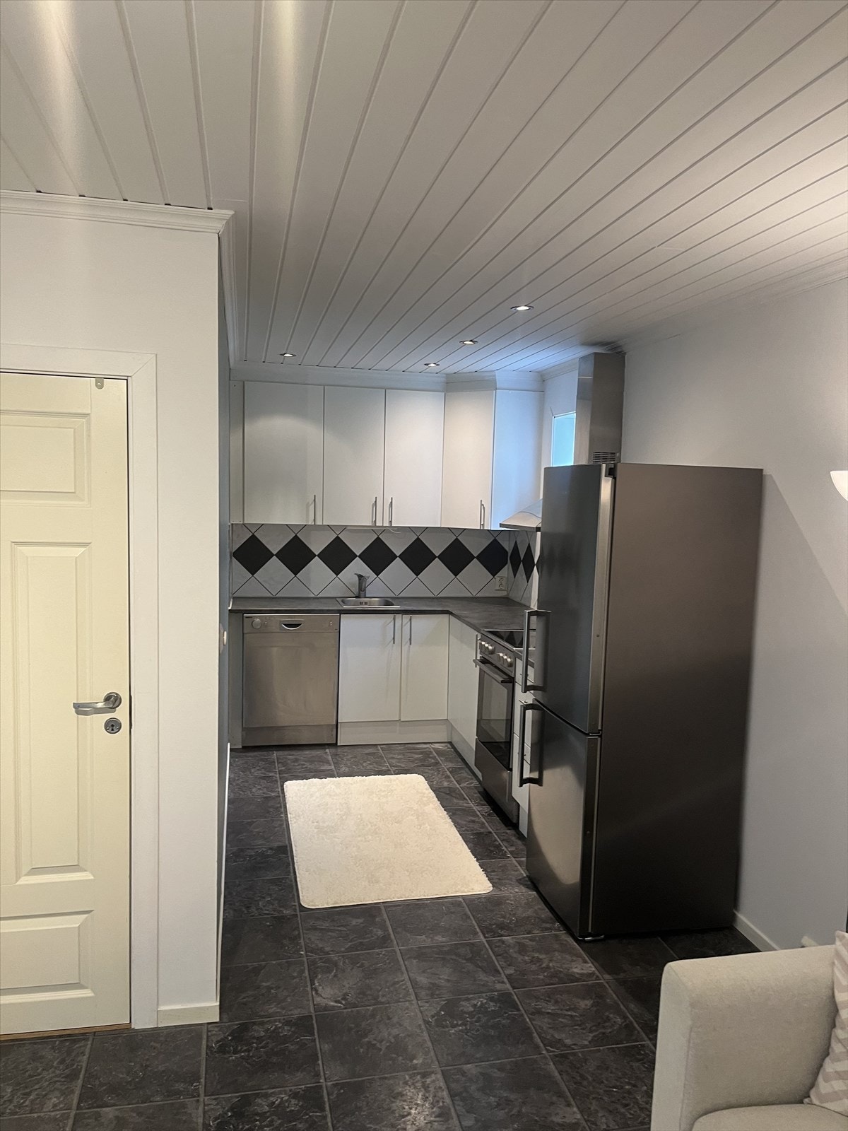 Innredet rom i hybel underetasje (ikke godkjent for varig opphold) Galleribilde