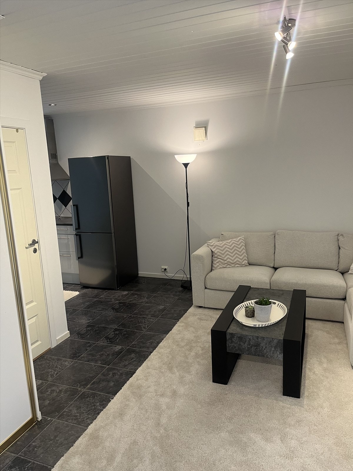 Innredet rom i hybel underetasje (ikke godkjent for varig opphold) Galleribilde