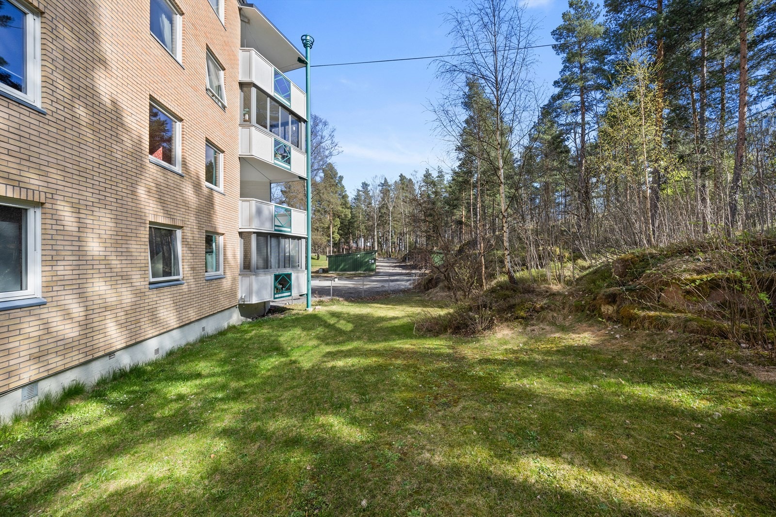 Leiligheten ligger vendt ut mot rolige omgivelser Galleribilde