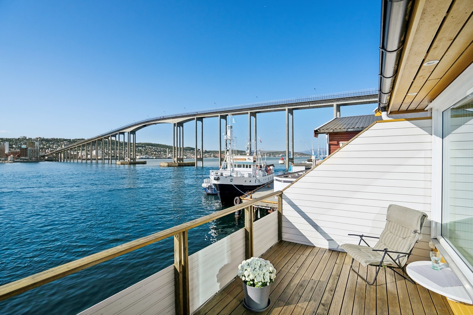 Her bor du maritimt til i sjøkanten Galleribilde