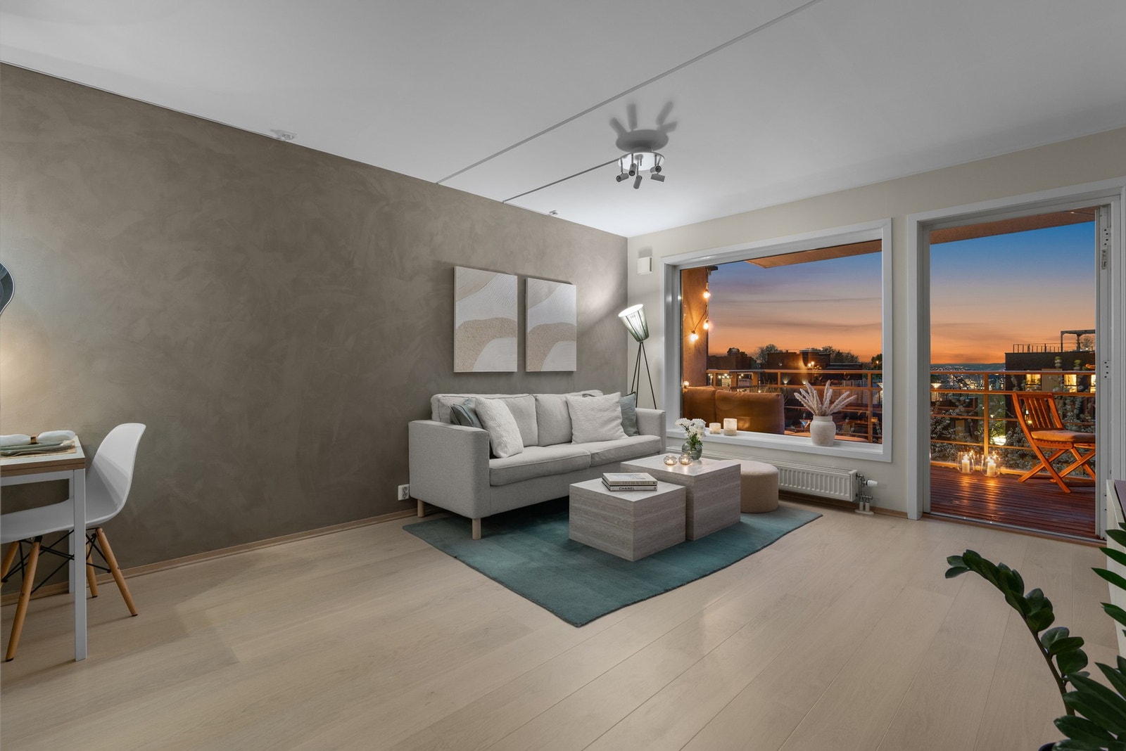 En lekker 2-roms toppleilighet med stor solrik balkong Galleribilde