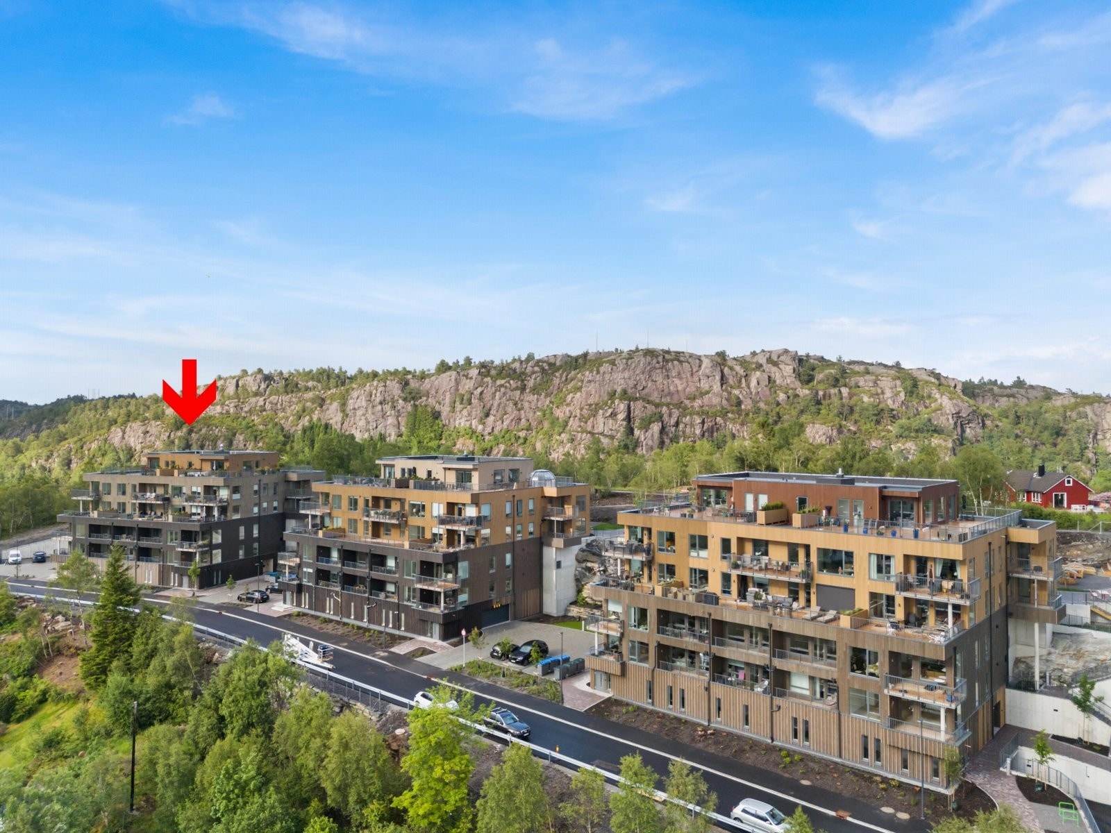 Leiligheten ligger i bygget som er innerst. Det betyr også minst trafikk og innsyn. Galleribilde