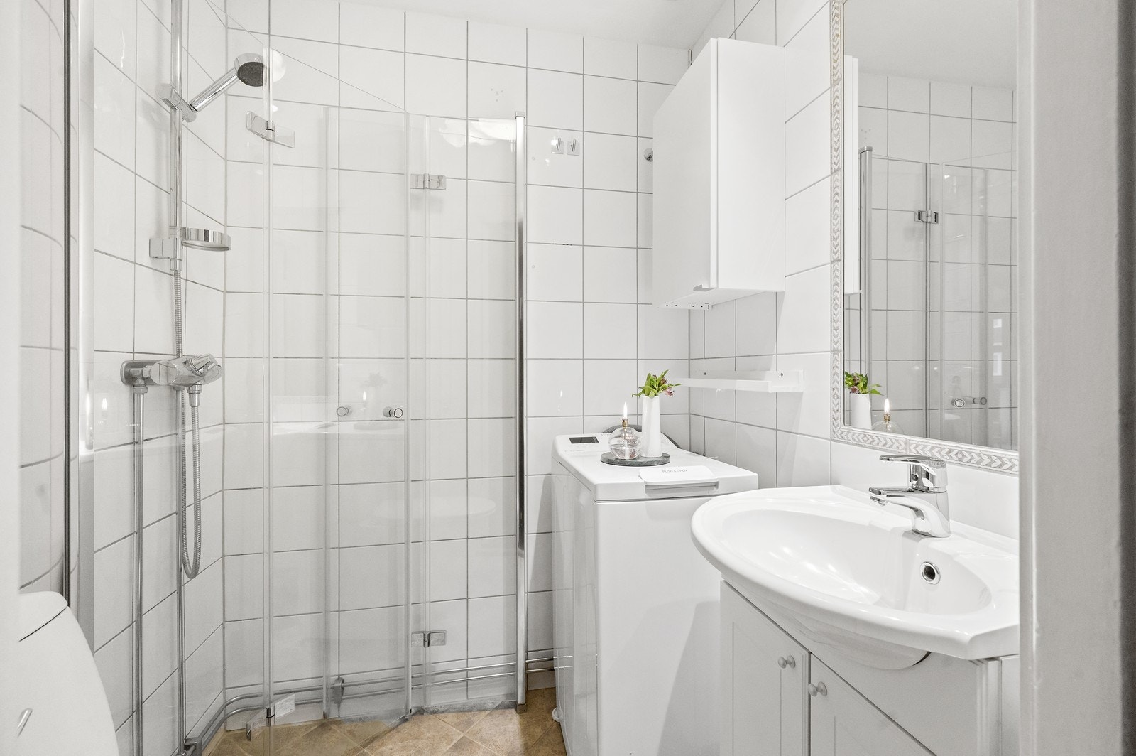 Flislagt bad med varmekabler i gulvet Galleribilde