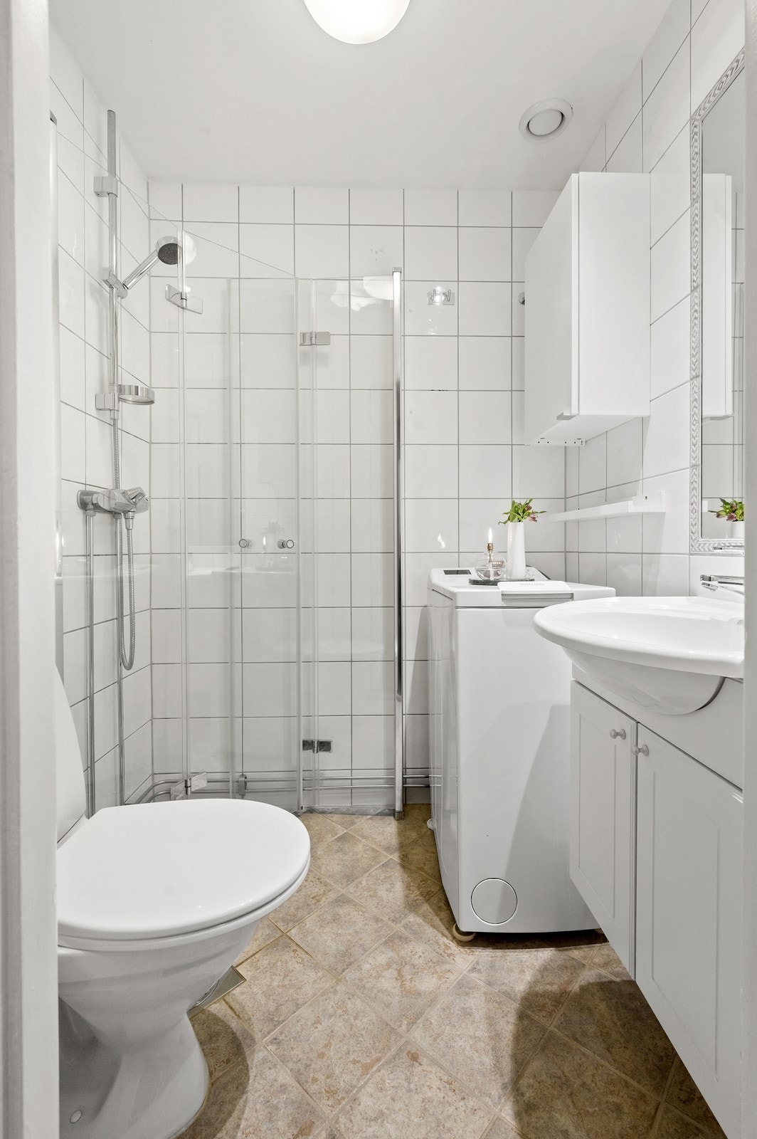 Bad med vaskemaskin Galleribilde