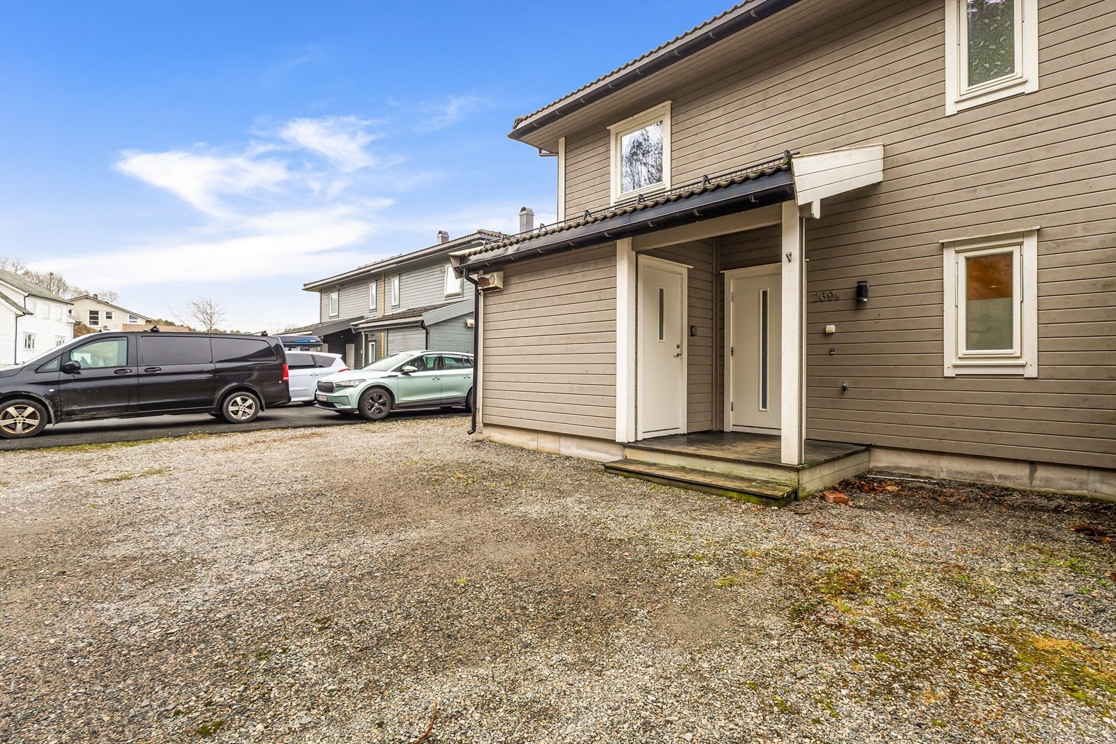 Tomten er eiet og oppgitt til å være 431,00 m² i matrikkelen. Galleribilde