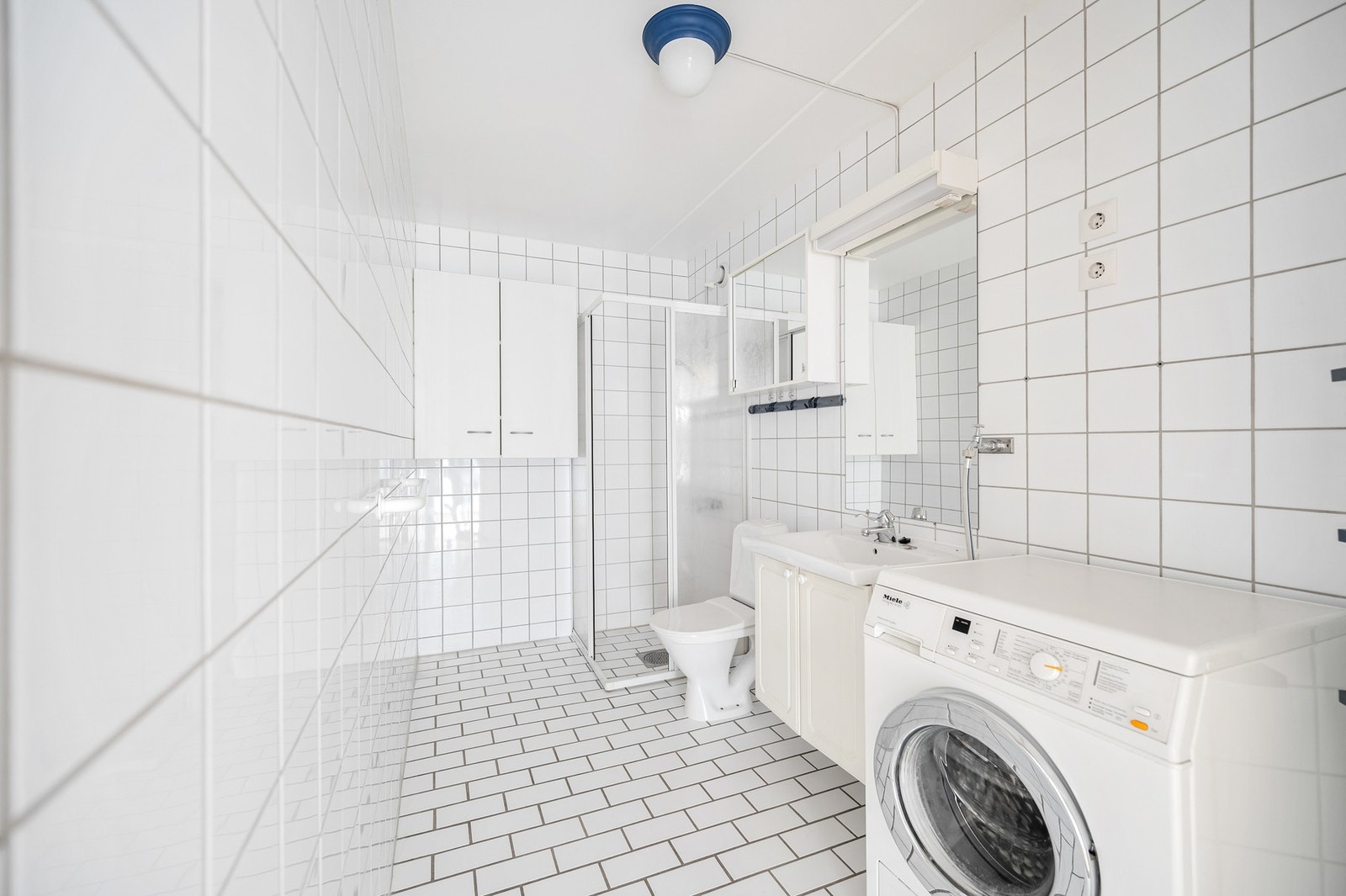 Flislagt baderom fra byggeår med gulvvarme. Galleribilde