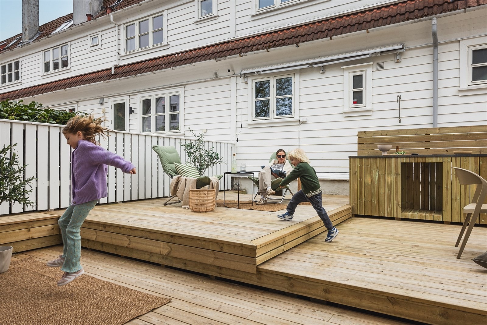 Samtlige deler av terrasseplattingen er ny fra 2023/24. Galleribilde