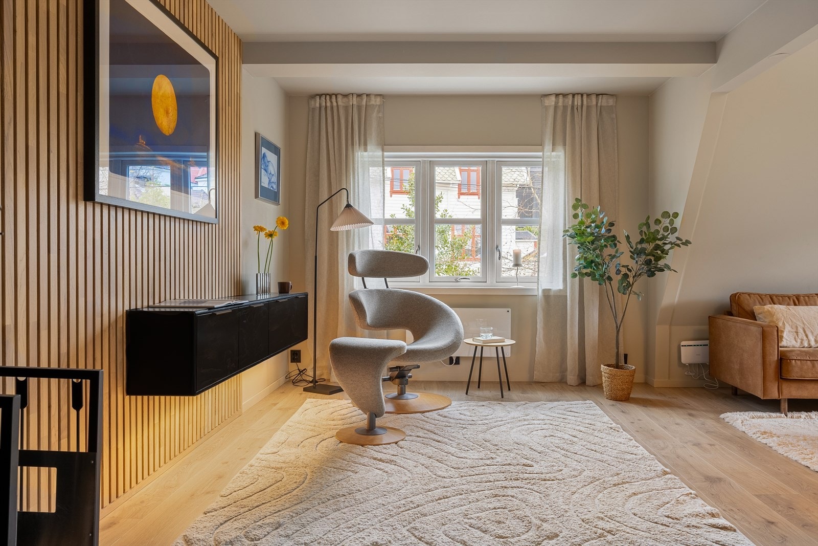 Eierne har prioritert en åpen og fleksibel planløsning med ulike soner, som dekker alle behov gjennom uken. Galleribilde