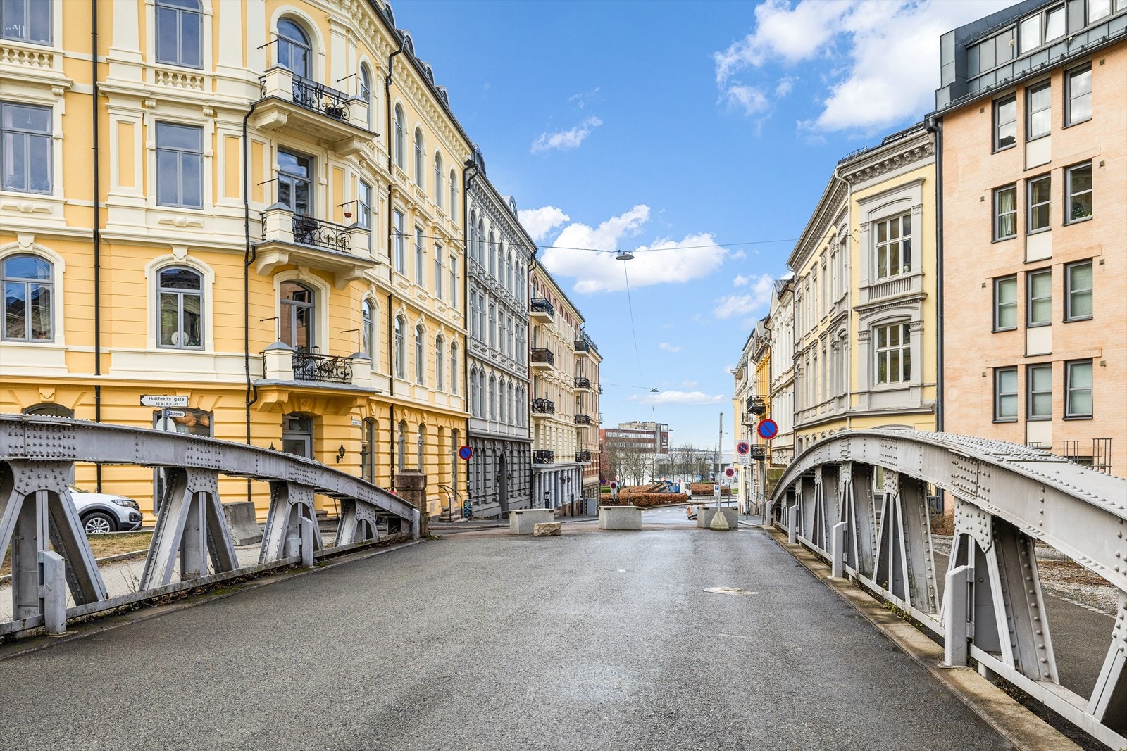 Eiendommen ligger i et attraktivt boligområde med kort gangavstand til alle fasiliteter. Galleribilde