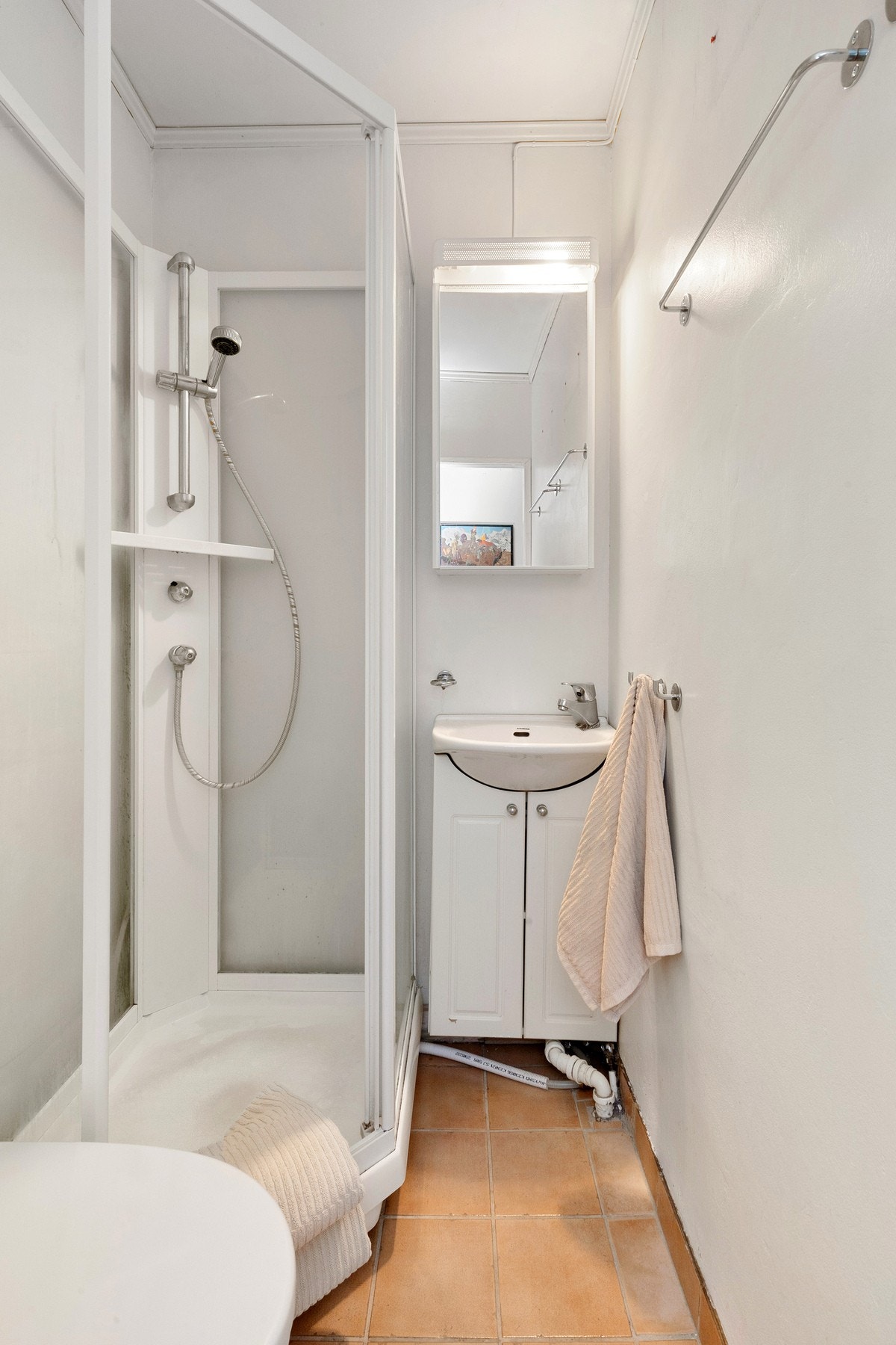 Flislagt gulv på badet. Galleribilde