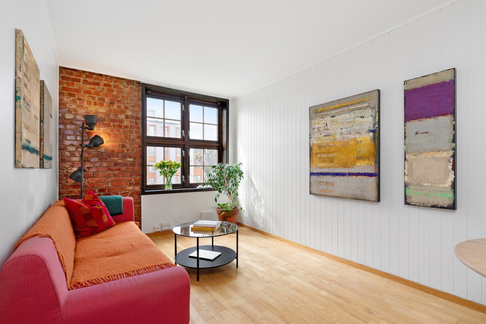 Klassisk og sjarmerende 2-roms leilighet, beliggende stille og tilbaketrukket til på idylliske Rosenhoff. Galleribilde