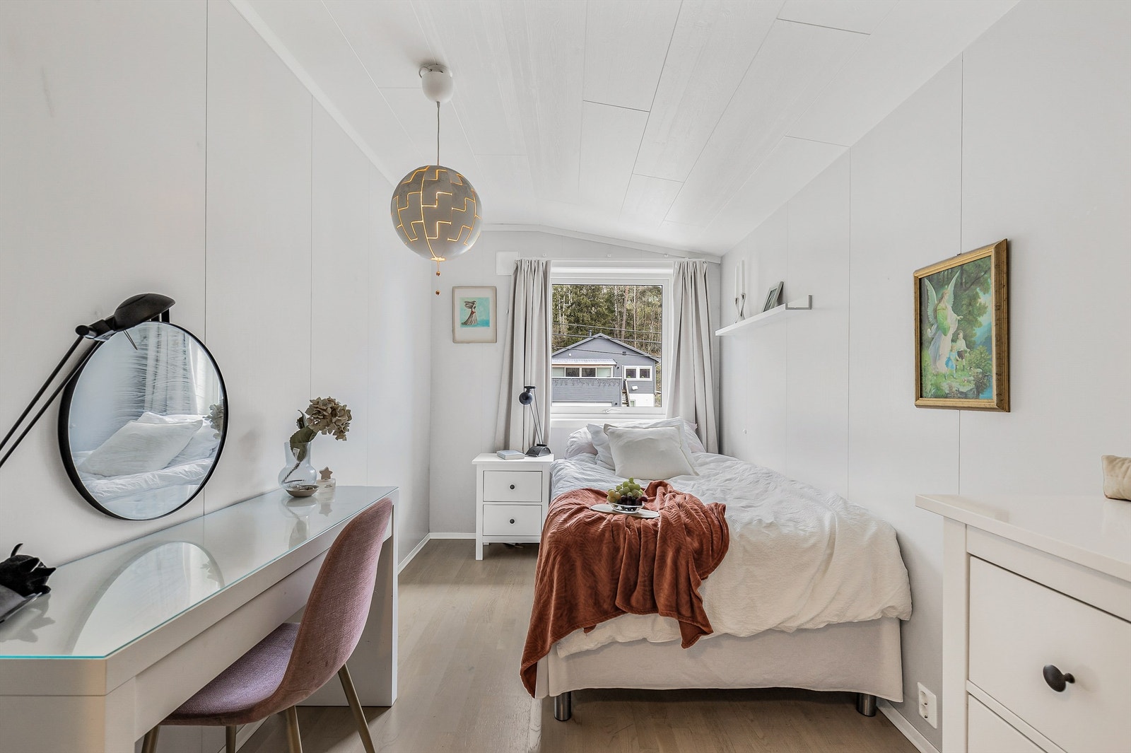Dette rommet er også av god størrelse og passer ypperlig som barnerom eller gjesterom. Galleribilde