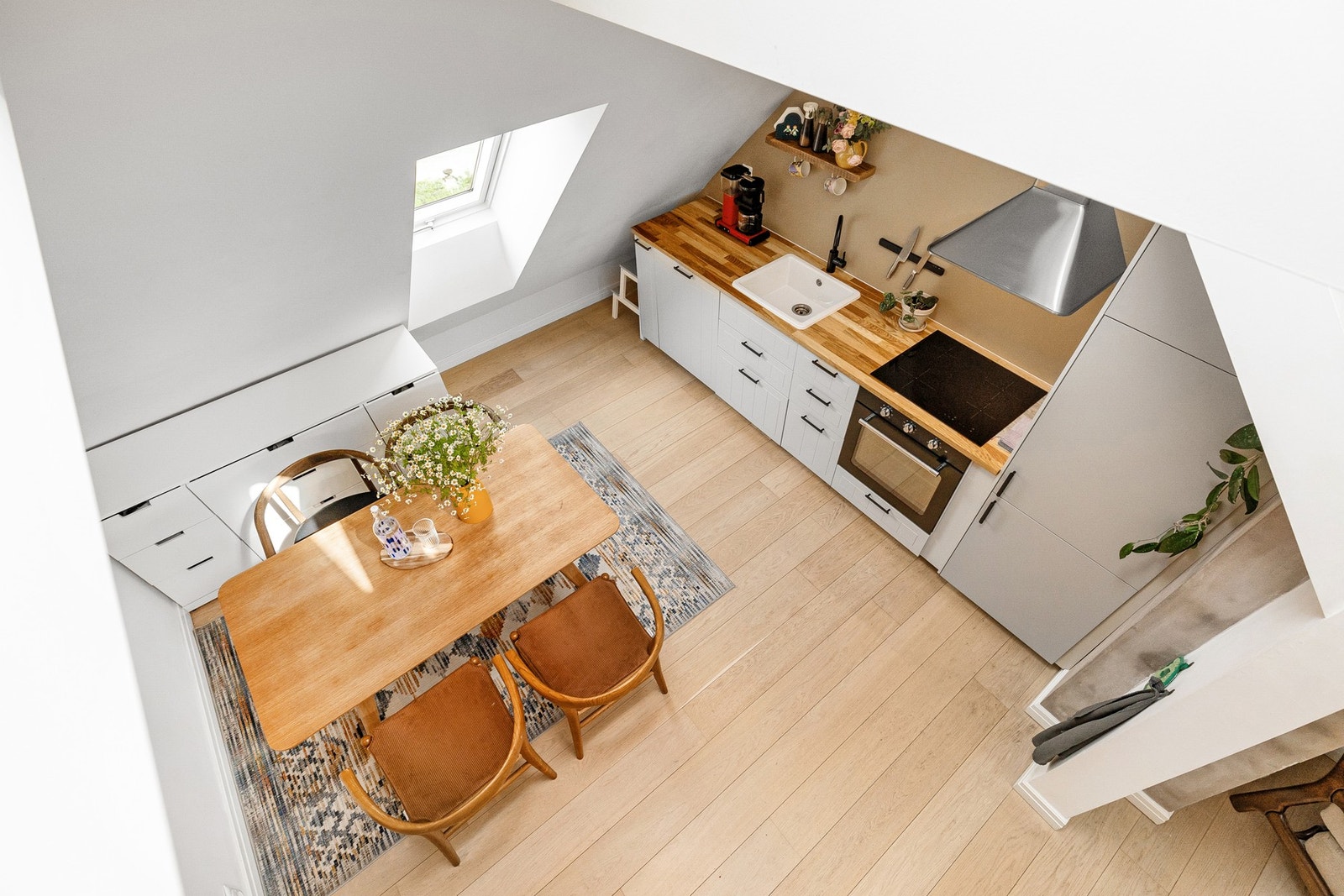 Leiligheten preges av delikate fargetoner, enstavs parkettgulv
og materialvalg av høy kvalitet Galleribilde