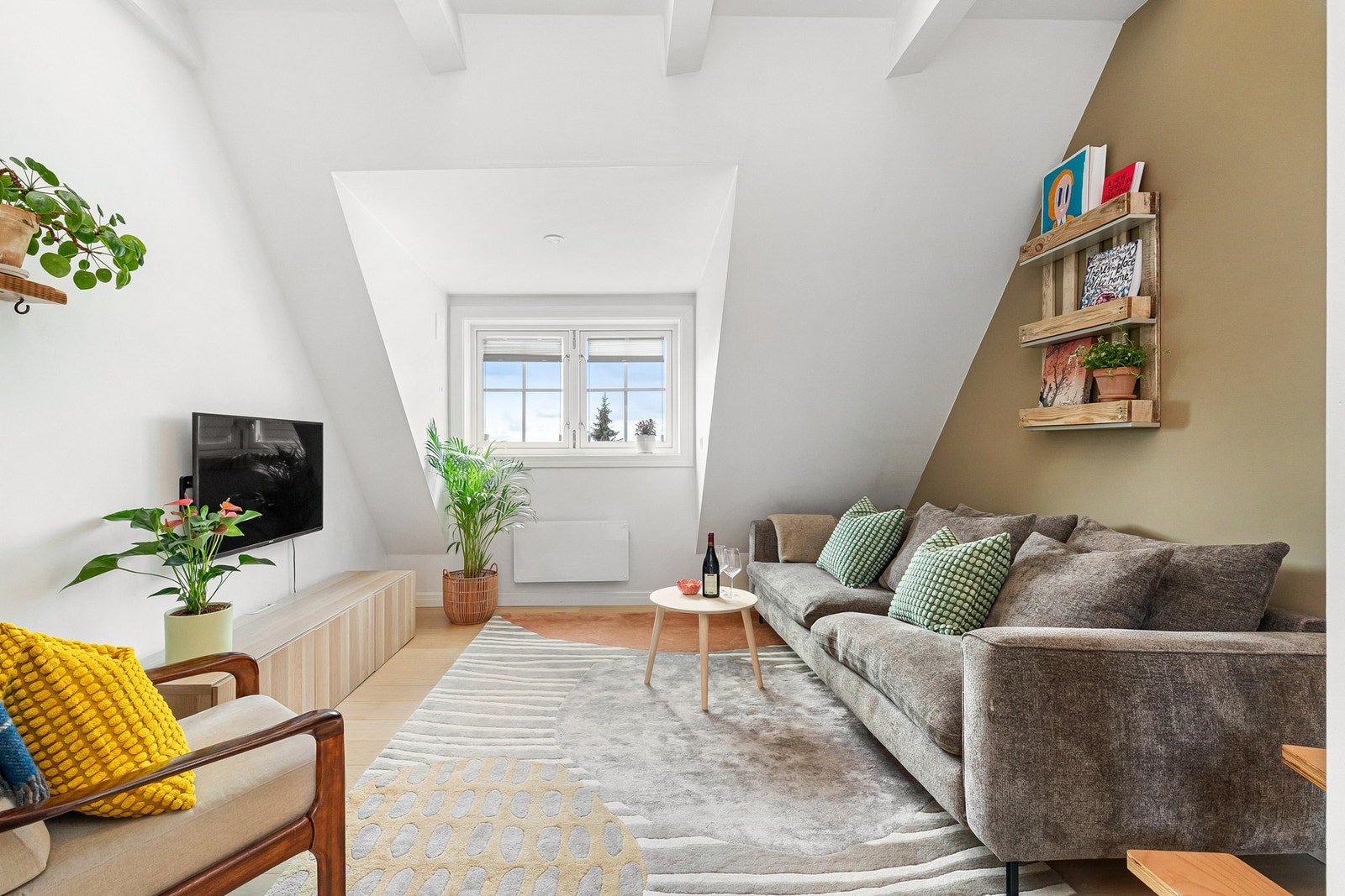 Takhøyde på 4.58 m på det høyeste og ble etablert i 2014 av Bonum Bygg AS. Galleribilde