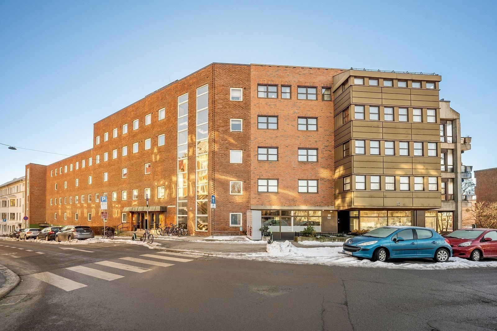 Eiendommens fasade sett forfra Galleribilde