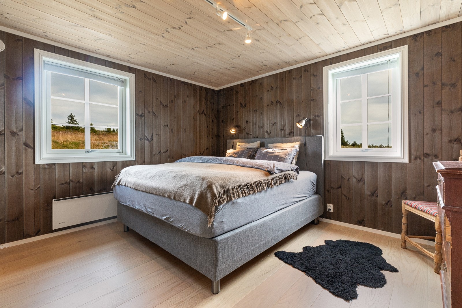 Hytta har fire gode soverom Galleribilde