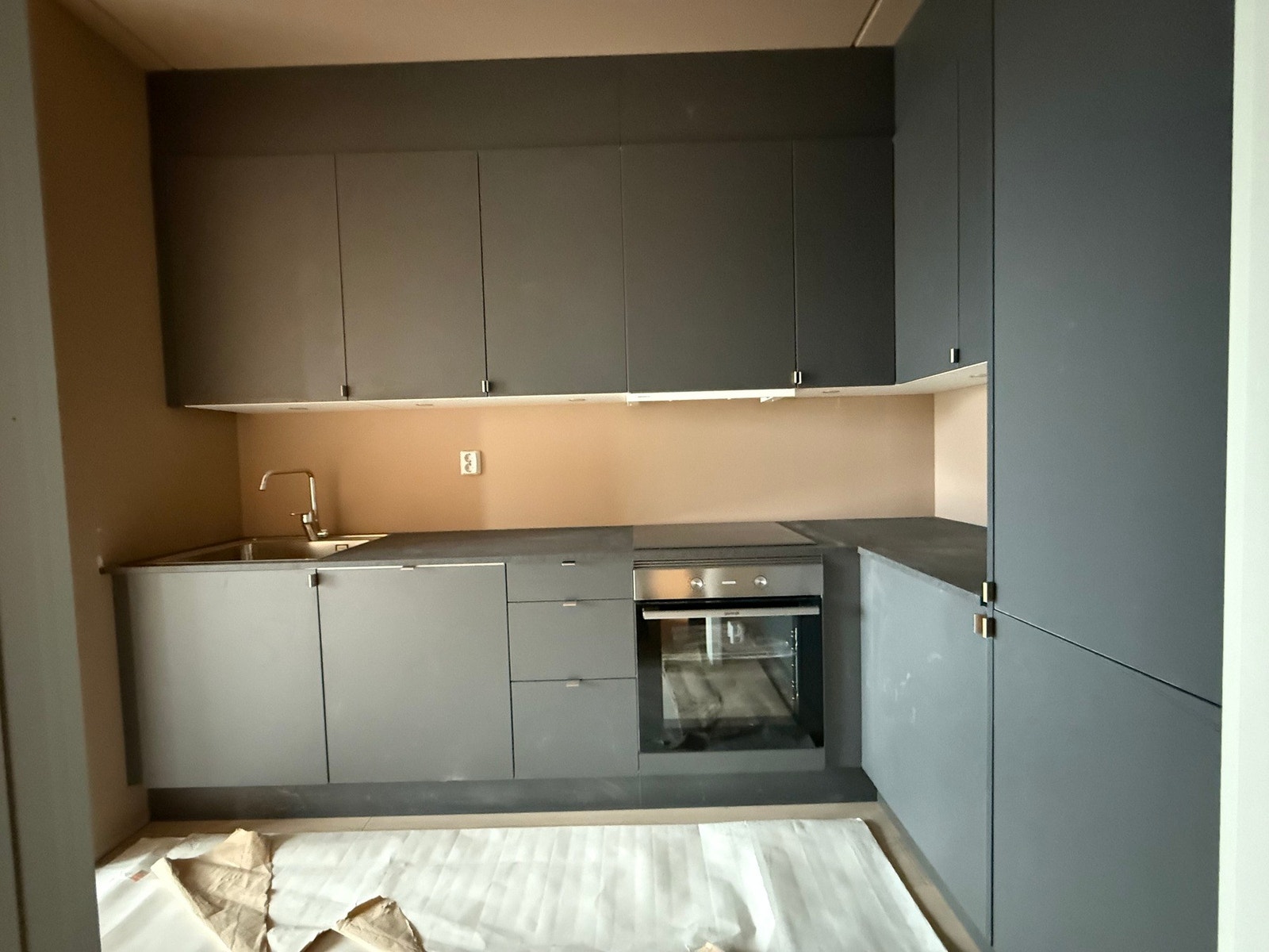 Kjøkken - Bilde tatt av selger på før-befaring av leiligheten. Galleribilde