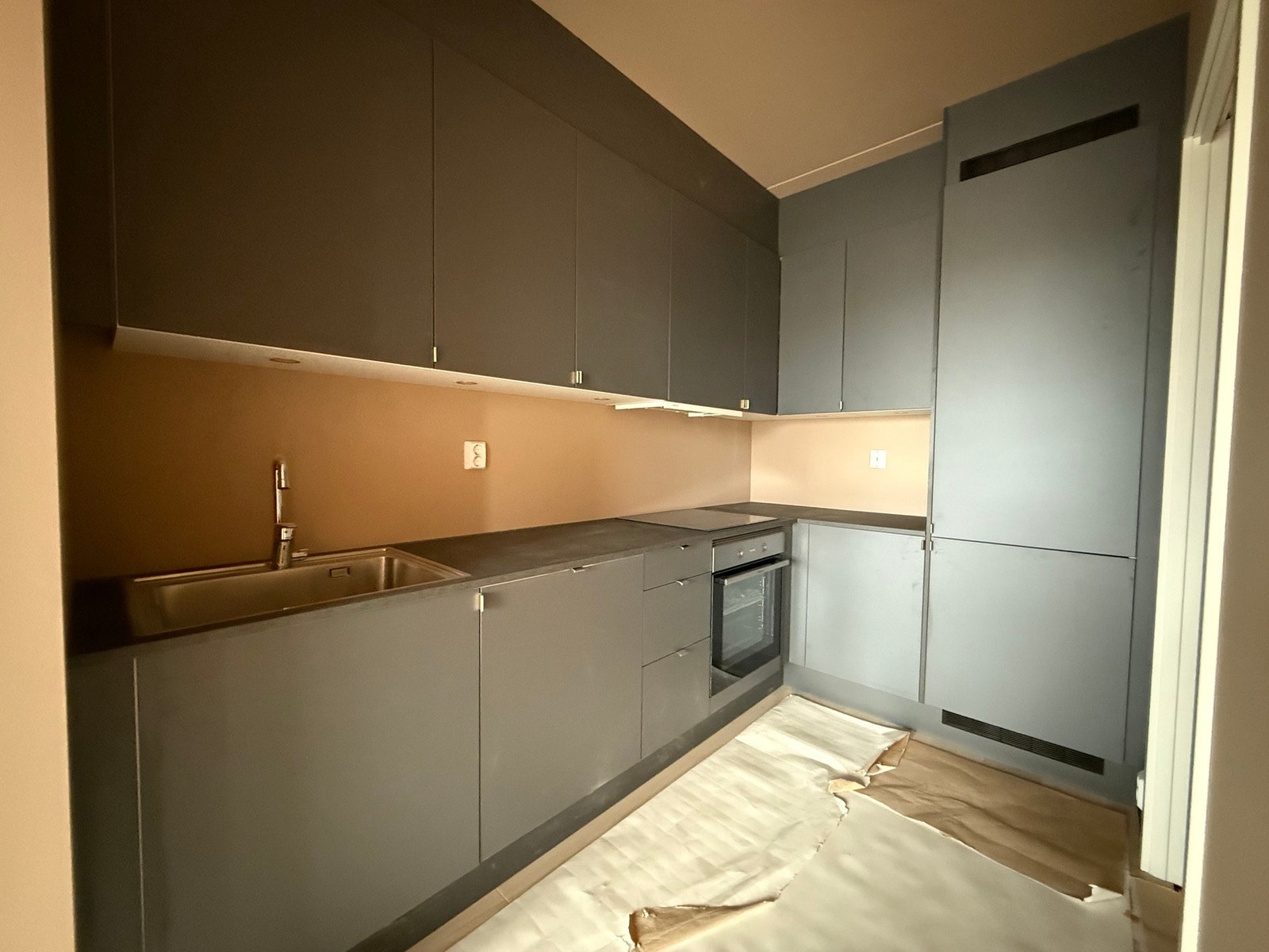 Kjøkken - Bilde tatt av selger på før-befaring av leiligheten. Galleribilde