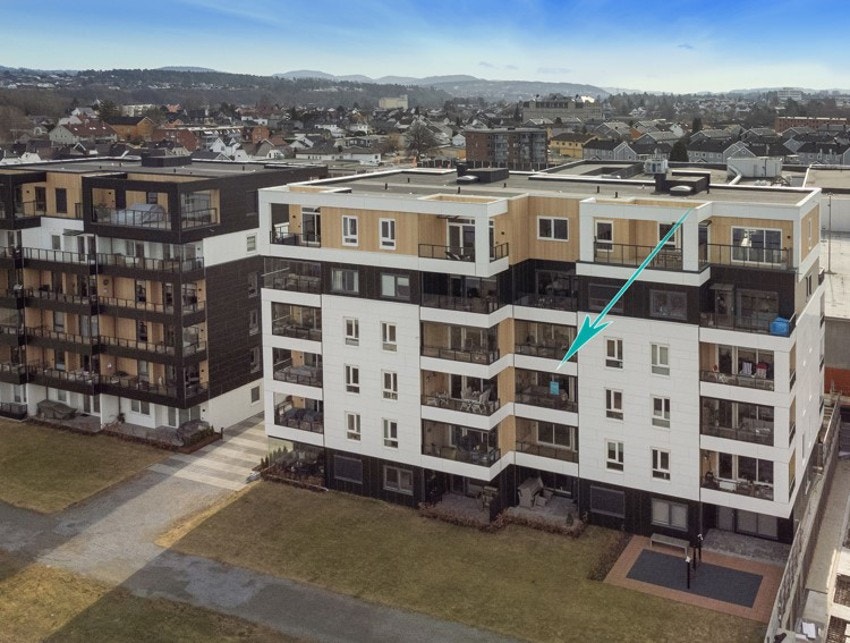 Gjennomgående leilighet med innglasset balkong på begge sider Galleribilde