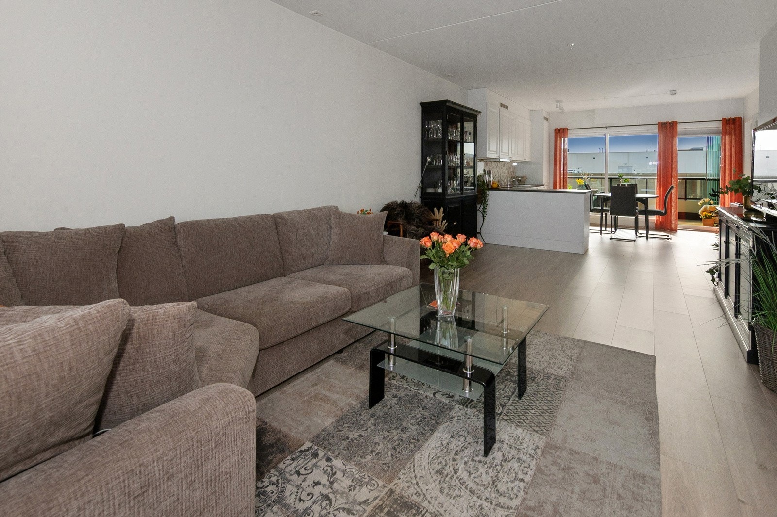 God plass for salong i den ene delen Galleribilde