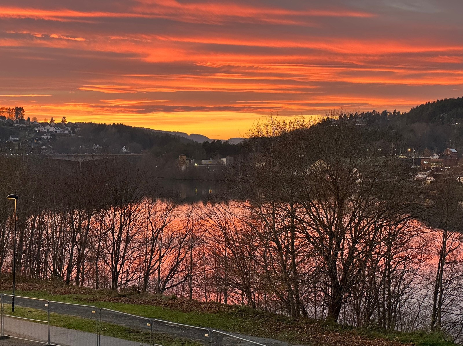 Nydelig solnedgang tatt fra balkongen mot Hjellevannet Galleribilde