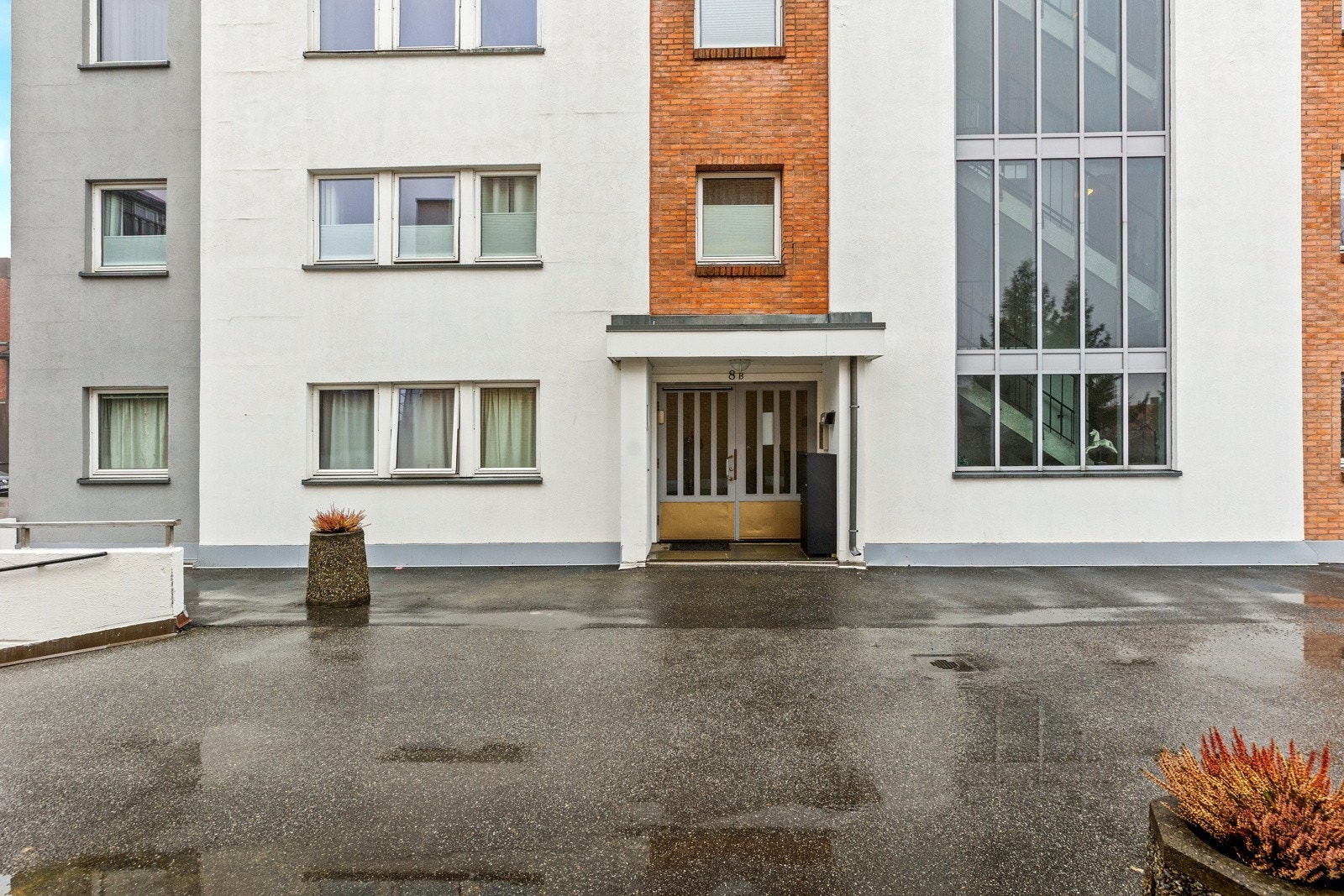 Inngangsparti. Galleribilde