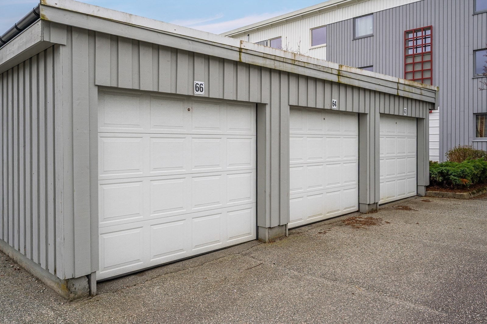 Slipp å lete etter parkering! Garasje nr. 66 følger med leiligheten. Galleribilde