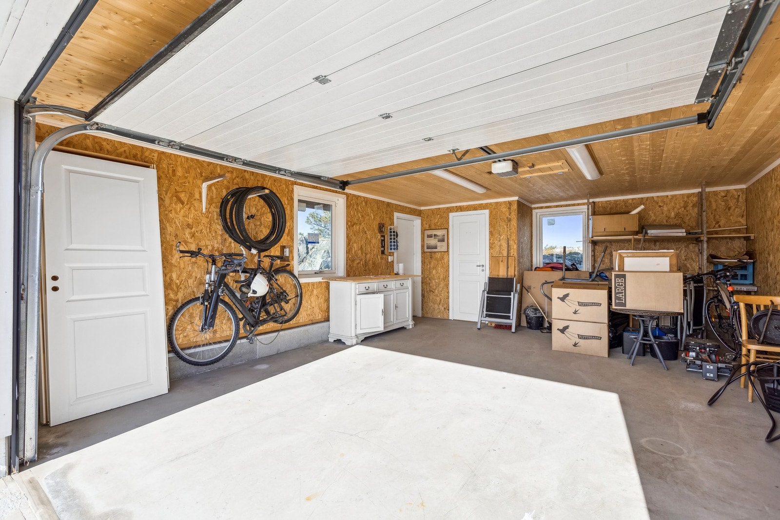 Garasjen måler ca. 32 kvm. Galleribilde