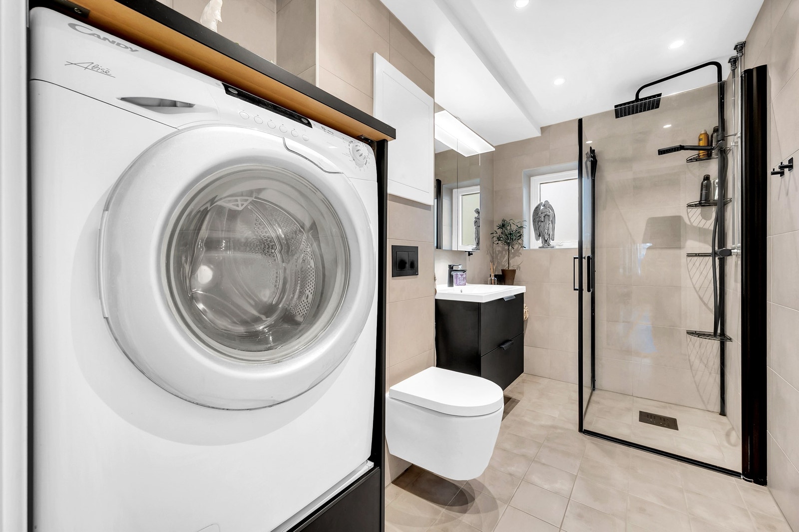 Badet ble da også utvidet og egen løsning for vaskemaskin/vaskesøyle ble etablert. Galleribilde