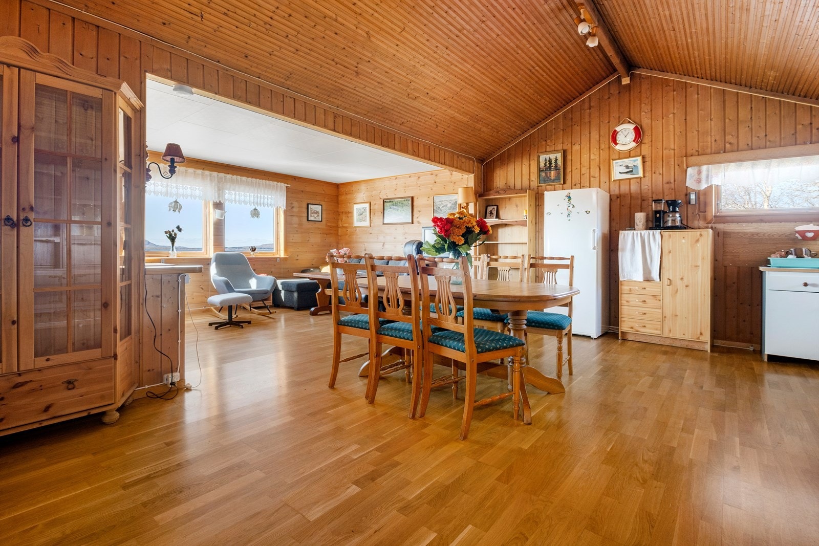 Boligen var tidligere godkjent som fritidsbolig og ble bygget i 1986. I 1991 ble boligen godkjent som helårsbolig og tilbygget i 2002. Galleribilde