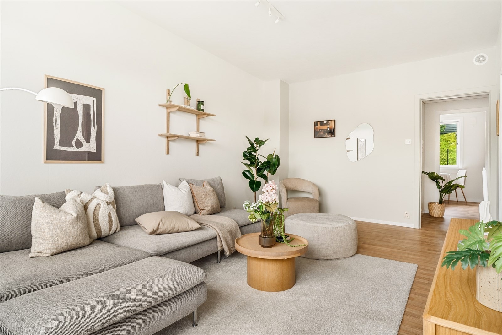 En innbydende og stilren 3-roms leilighet med sentral beliggenhet på Landås. Galleribilde