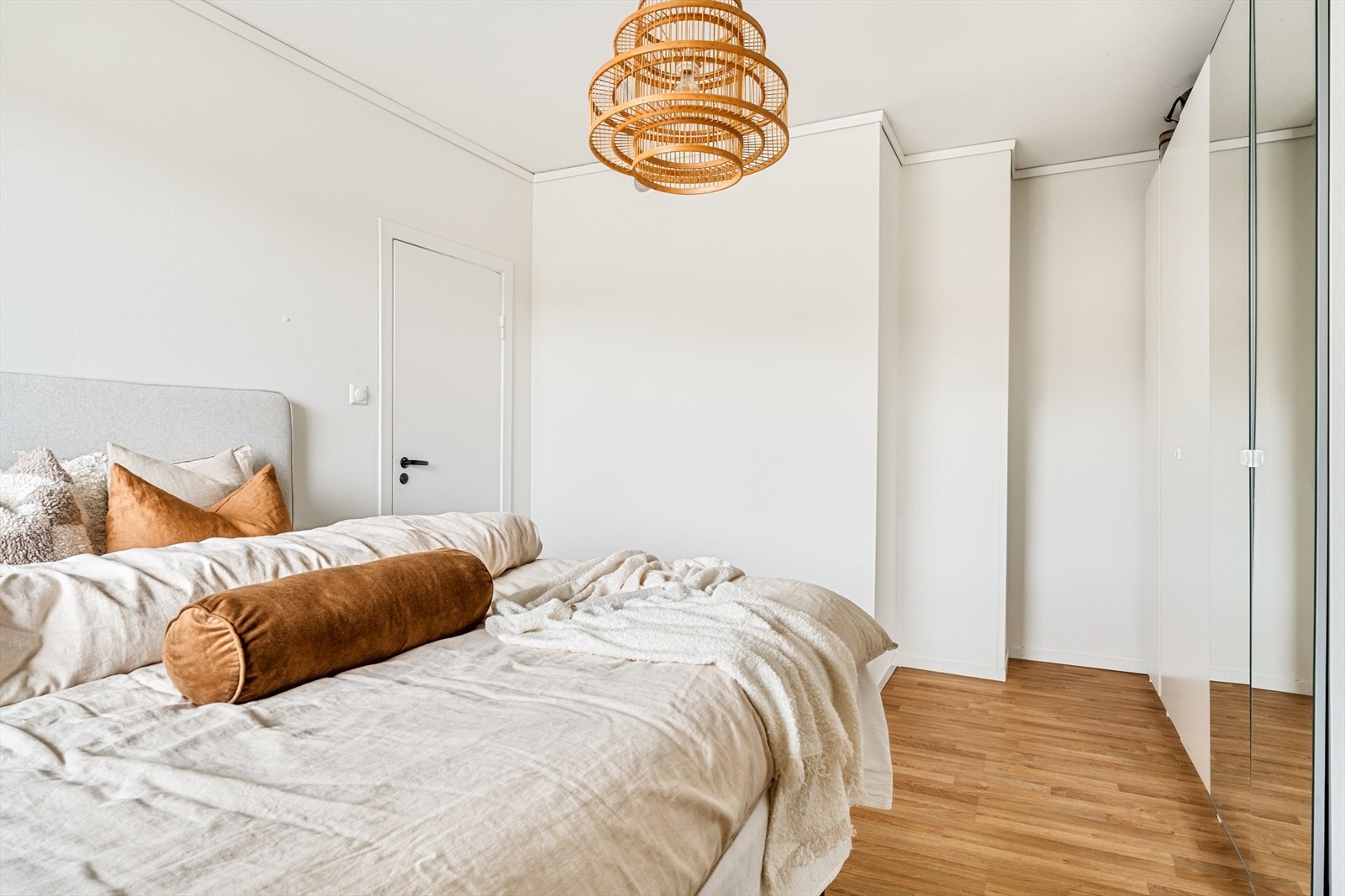 Hovedsoverommet måler hele 14,5 m² og er innredet med et stort garderobeskap. Galleribilde